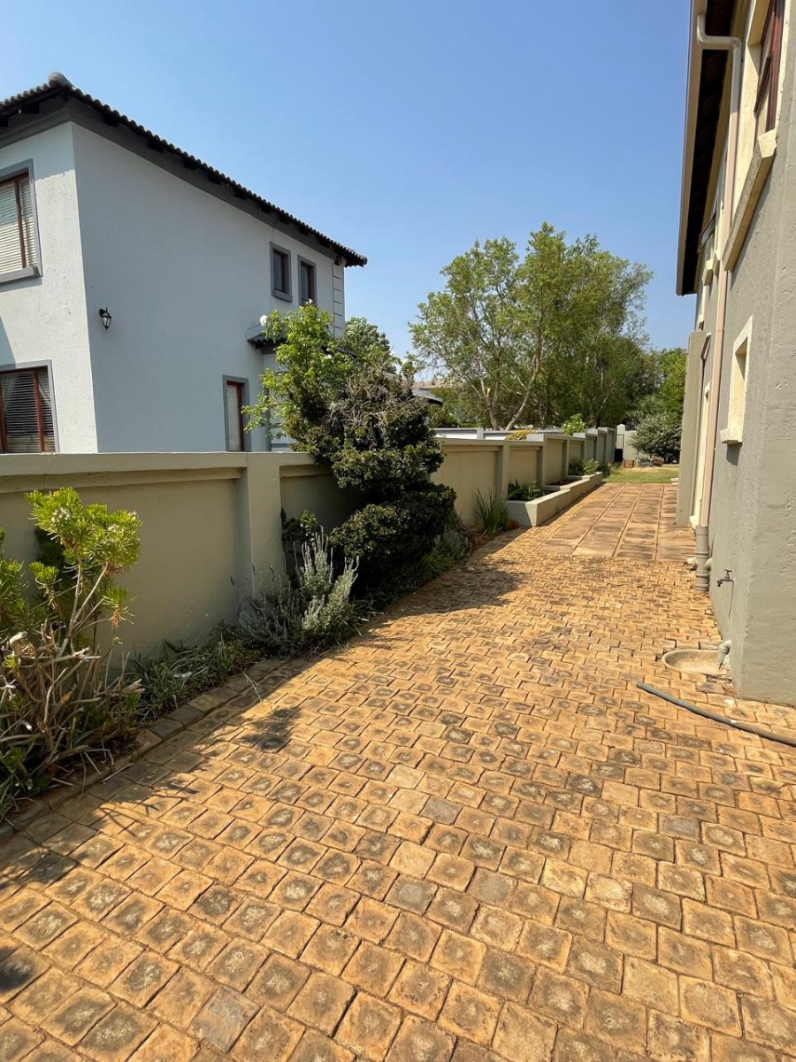 5 Bedroom Property for Sale in Xanadu Eco Park North West